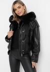 Czarna Krótka Kurtka z Ekoskóry ze Sztucznym Futerkiem i Zapięciem na Suwak Homcea