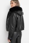 Czarna Krótka Kurtka z Ekoskóry ze Sztucznym Futerkiem i Zapięciem na Suwak Homcea