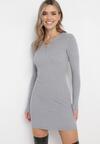 Szara Dopasowana Mini Sukienka z Prążkowanej Dzianiny z Metalową Ozdobą w Kształcie Serca Xustin