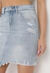 Niebieska Jeansowa Spódnica Mini z Postrzępioną Krawędzią i Dziurami Anevsa
