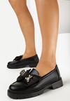 Czarne Mokasyny z Satynową Kokardą i Zawieszkami Menoria