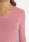 Różowy Prążkowany Sweter z Ozdobnymi Guziczkami Vipond