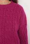Fuksjowy Sweter Ozdobiony Klasycznym Splotem Lacemisa