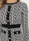 Biała Sweterkowa Sukienka Mini o Geometrycznym Wzorze Ozdobiona Guzikami i Czarnymi Wstawkami Taiwa