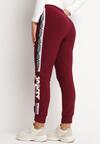 Bordowe Bawełniane Spodnie Dresowe z Lampasami i Ozdobnymi Napisami Sanga