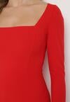 Czerwona Dopasowana Sukienka Midi z Wycięciem Calense