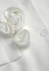 Biała Marynarka Sukienka Zapinana na Guziki z Kieszeniami i Aplikacją 3D Różyczek Velira