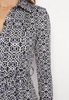 Biało-Fioletowa Taliowana Sukienka Maxi z Materiałowym Paskiem w Geometryczny Print Filint