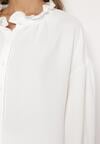 Biała Koszula z Falbanką Wokół Szyi i Szerokimi Rękawami Arikka