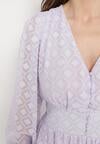 Fioletowa Sukienka z Tkaniny Plumeti z Geometrycznym Wzorem i Falbankami Alasmusa