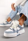 Biało-Niebieskie Sneakersy na Grubej Podeszwie z Breloczkiem w Kształcie Misia Aineva