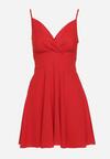 Czerwona Rozkloszowana Sukienka z Kopertowym Dekoltem na Cienkich Ramiączkach Uferia