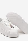 Białe Sneakersy na Platformie z Biżuteryjnymi Aplikacjami na Sznurówkach Noonia