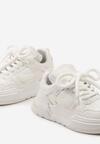 Białe Klasyczne Sznurowane Sneakersy na Płaskiej Podeszwie z Transparentną Wstawką Famarie