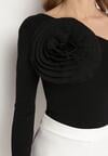Czarna Asymetryczna Bluzka na Jedno Ramię z Aplikacją w Kształcie Kwiatu Liesara