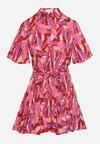 Różowa Koszulowa Sukienka w Abstrakcyjny Print Wiązana w Talii z Rozkloszowanym Dołem Ebiara