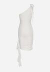 Biała Asymetryczna Sukienka z Aplikacją 3D w Kształcie Kwiatu z Marszczeniem i Trenem Ecadia