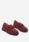 Bordowo-Czerwone Mokasyny Ozdobione Zawieszkami Kłódka i Kółko Mitherra