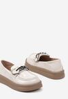 Beżowe Płaskie Lakierowane Półbuty ze Skórzaną Wkładką i Łańcuszkiem Bialia