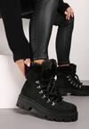Czarne Traperki na Tłoczonej Podeszwie Ozdobione Futerkiem Taiva