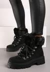 Czarne Traperki na Tłoczonej Podeszwie Ozdobione Futerkiem Taiva