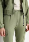 Zielony Streetwearowy Komplet Dresowy z Bluzą ze Stójką i Spodniami Typu Jogger z Kieszeniami Rialisea