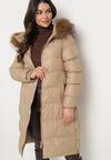 Beżowa Długa Pikowana Kurtka z Kapturem Odpinanym Futerkiem i Paskiem w Talii Serenira