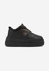 Czarne Sneakersy na Tłoczonej Platformie Zdobione Elegancką Metalową Aplikacją Werissa