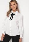 Biała Koszula z Żabotem i Dodatkową Broszką Rinnara