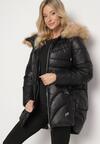 Czarna Pikowana Kurtka o Trapezowym Kroju z Kapturem i Odpinanym Futerkiem Deolaine
