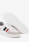 Biało-Granatowe Skórzane Sneakersy na Płaskiej Podeszwie z Perforacją i Ozdobione Paskami Terili