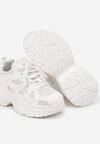 Białe Sneakersy na Grubej Tłoczonej Podeszwie z Geometrycznym Motywem Soloria