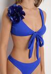 Niebieskie Bikini Biustonosz z Odpinanym Kwiatem 3D Majtki Typu Figi i Siateczkowe Pareo Folane