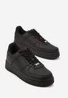 Czarne Skórzane Sneakersy Ozdobione Perforacją Rilurea