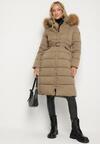 Ciemnobeżowa Długa Kurtka Pikowana z Kapturem z Futerkiem i Paskiem w Talii Avesiia