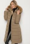 Ciemnobeżowa Długa Kurtka Pikowana z Kapturem z Futerkiem i Paskiem w Talii Avesiia