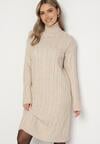 Jasnobeżowa Sweterkowa Sukienka z Golfem Ozdobiona Tłoczeniem Lanika