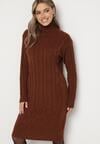 Brązowa Sweterkowa Sukienka z Golfem Ozdobiona Tłoczeniem Lanika