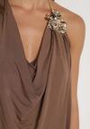 Brązowy Elegancki Top Halter Ozdobiony Łańcuszkiem i Kwiatową Broszką Idisara