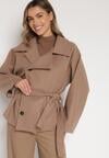 Beżowy Krótki Płaszcz z Wiskozą o Pudełkowym Kroju z Wiązanym Paskiem i Kołnierzem Tusilia