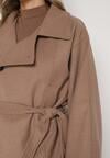 Beżowy Krótki Płaszcz z Wiskozą o Pudełkowym Kroju z Wiązanym Paskiem i Kołnierzem Tusilia