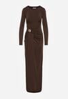 Brązowa Taliowana Sukienka o Eleganckim Kroju z Marszczeniem i Aplikacją Sewedina