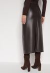 Brązowa Spódnica Ołówkowa z Imitacji Skóry z Paskiem z Dużą Klamrą Rewedia