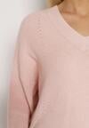 Jasnoróżowy Sweter z Domieszką Kaszmiru z Dekoltem w Serek Feralaine
