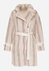 Jasnobeżowy Futrzany Płaszcz z Wiązanym Paskiem i Ozdobnymi Sprzączkami Felryna