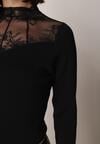 Czarny Dopasowany Sweter z Półgolfem z Wiskozą Zdobiony Koronkową Siateczką Genna