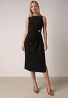 Czarna Sukienka z Wiskozą z Metaliczną Aplikacją i Rozcięciem na Nogę Aeradina