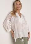 Biała Rustykalna Bluzka z Tencelu Ozdobiona Wiązaniem Koronką i Koralikami Sachi