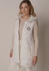 Biała Przejściowa Kamizelka Pikowana o Długim Kroju z Kapturem i Naszywką Harmaste