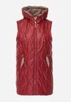 Czerwona Pikowana Kamizelka o Długim Kroju z Nieodpinanym Kapturem w Romby Dephice